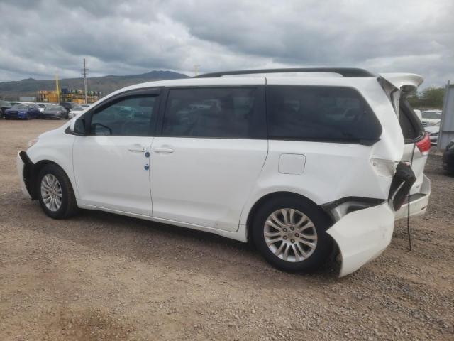 5TDYK3DC2CS271386 - 2012 TOYOTA SIENNA XLE WHITE photo 2