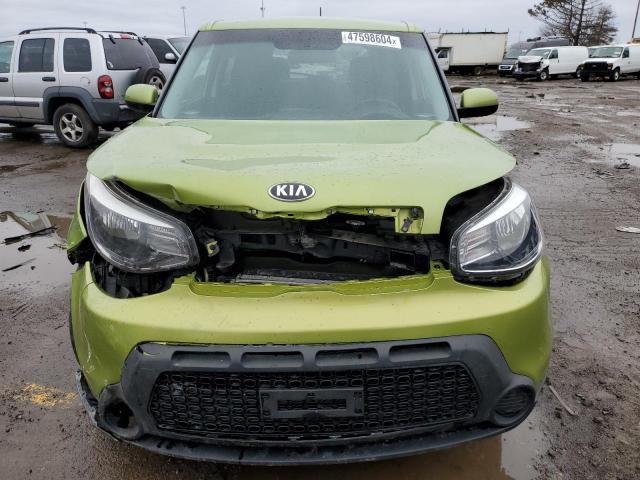 KNDJN2A29F7809899 - 2015 KIA SOUL GREEN photo 5