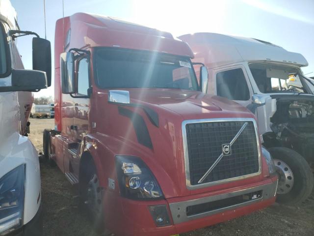 4V4NC9EG8HN987019 - 2017 VOLVO VN VNL RED photo 1