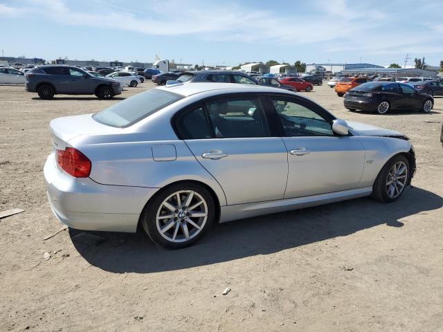 WBAPH77559NM46711 - 2009 BMW 328I I GRAY photo 3