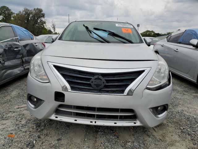 3N1CN7AP5JL822562 - 2018 NISSAN VERSA S SILVER photo 5