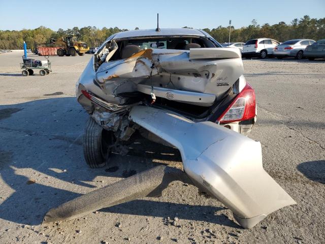 3N1CN7AP5JL822562 - 2018 NISSAN VERSA S SILVER photo 6