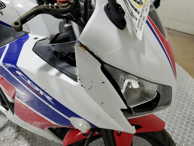 MLHNC5103F5102779 - 2015 HONDA CBR300 R WHITE photo 10