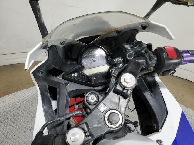 MLHNC5103F5102779 - 2015 HONDA CBR300 R WHITE photo 8