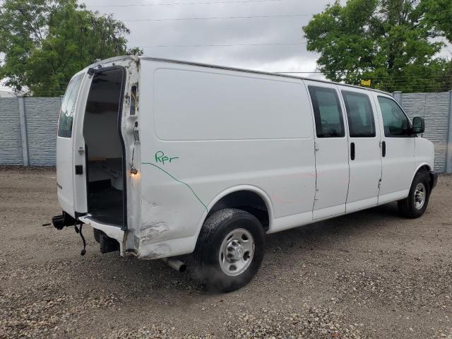 1GCWGBFP9J1340524 - 2018 CHEVROLET EXPRESS G2 WHITE photo 3