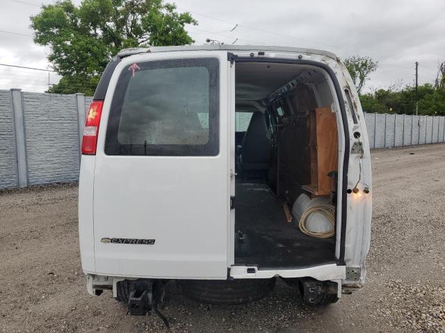 1GCWGBFP9J1340524 - 2018 CHEVROLET EXPRESS G2 WHITE photo 6