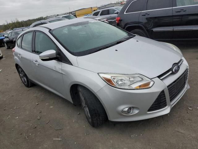 1FADP3K25EL357490 - 2014 FORD FOCUS SE SILVER photo 4