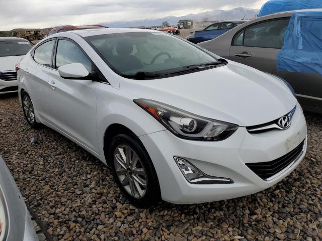 5NPDH4AE0FH586965 - 2015 HYUNDAI ELANTRA SE WHITE photo 4