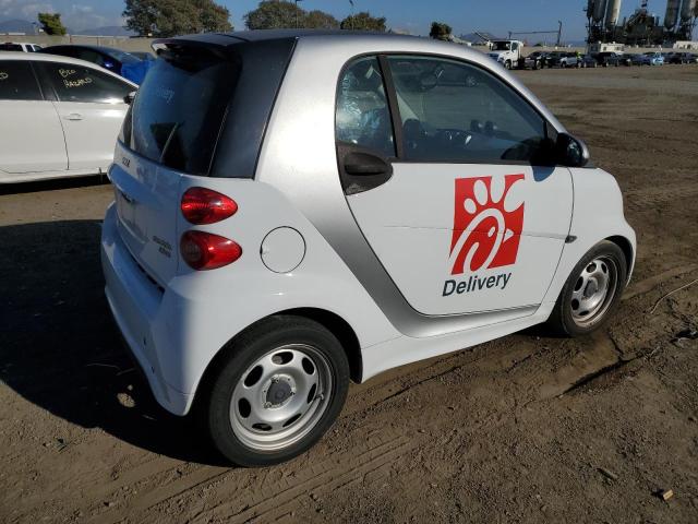 WMEEJ9AA1FK827793 - 2015 SMART FORTWO WHITE photo 3