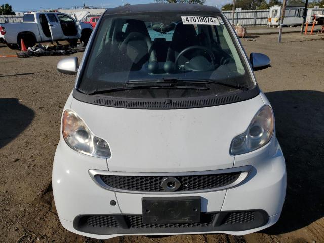 WMEEJ9AA1FK827793 - 2015 SMART FORTWO WHITE photo 5