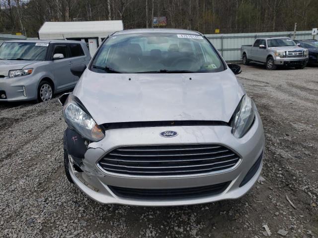 3FADP4BJXKM123837 - 2019 FORD FIESTA SE 白色 照片 5