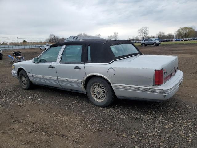 1LNLM82W0SY631087 - 1995 LINCOLN TOWN CAR SIGNATURE SILVER photo 2