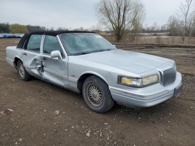 1LNLM82W0SY631087 - 1995 LINCOLN TOWN CAR SIGNATURE SILVER photo 4