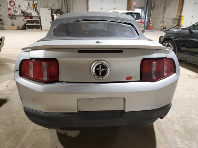 1ZVBP8EN1A5110158 - 2010 FORD MUSTANG SILVER photo 6