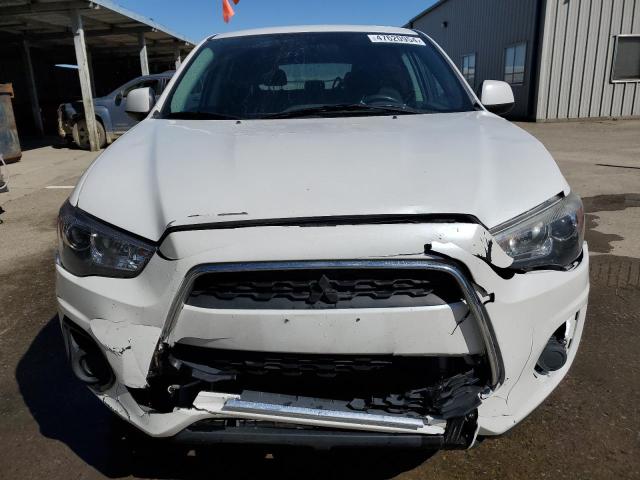 4A4AP3AUXFE025186 - 2015 MITSUBISHI OUTLANDER ES WHITE photo 5