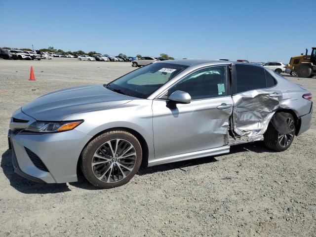 4T1G11AK7LU306414 - 2020 TOYOTA CAMRY SE SILVER photo 1