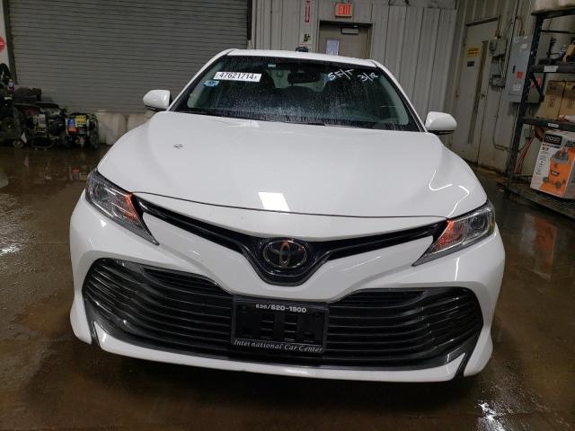 4T1B11HK8JU521104 - 2018 TOYOTA CAMRY L WHITE photo 5