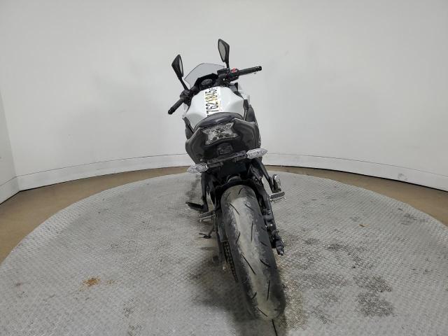 ML5EXER14PDA88853 - 2023 KAWASAKI EX650 R TWO TONE photo 4