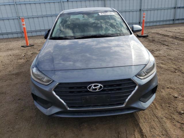 3KPC24A30JE033662 - 2018 HYUNDAI ACCENT SE GRAY photo 5