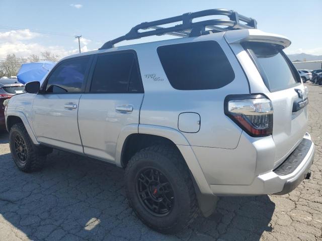 JTEBU5JRXK5677209 - 2019 TOYOTA 4RUNNER SR5 SILVER photo 2