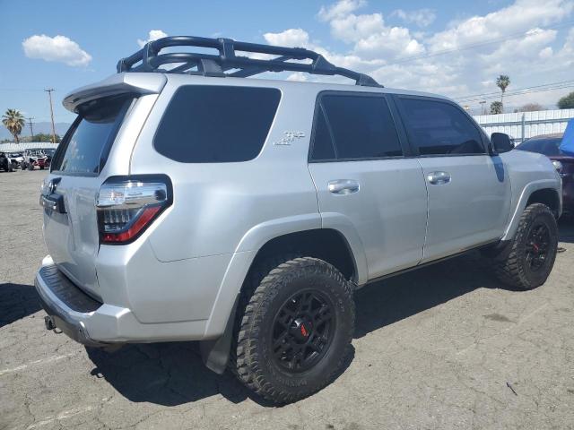 JTEBU5JRXK5677209 - 2019 TOYOTA 4RUNNER SR5 SILVER photo 3