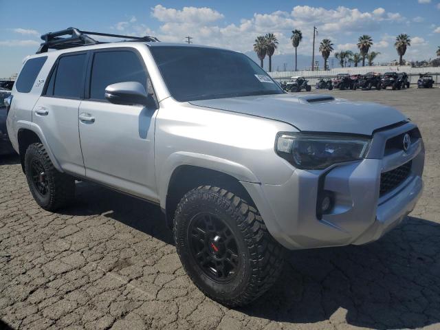 JTEBU5JRXK5677209 - 2019 TOYOTA 4RUNNER SR5 SILVER photo 4