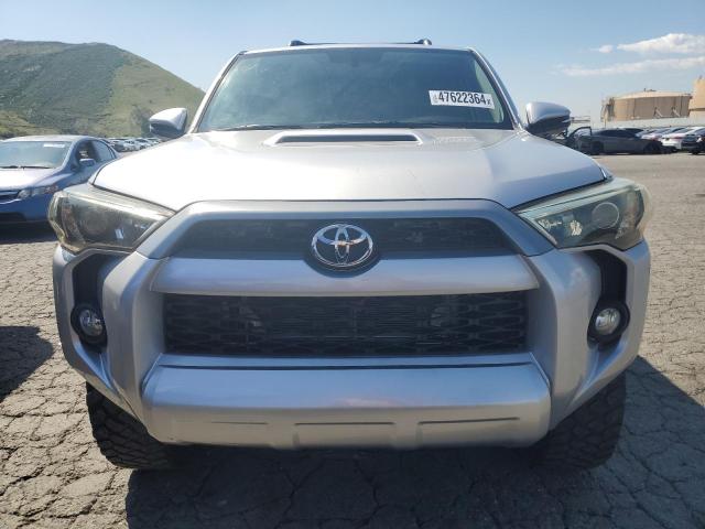 JTEBU5JRXK5677209 - 2019 TOYOTA 4RUNNER SR5 SILVER photo 5