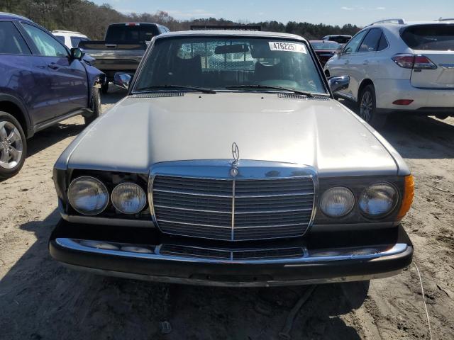 12313012146236 - 1979 MERCEDES-BENZ 300D SILVER photo 5