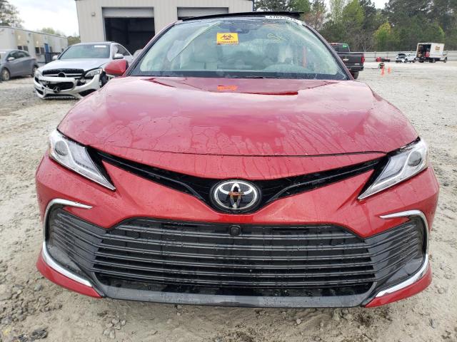 4T1F11AK2RU216639 - 2024 TOYOTA CAMRY XLE RED photo 5