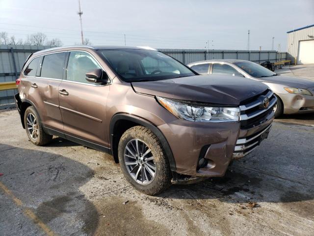 5TDJZRFH6KS711861 - 2019 TOYOTA HIGHLANDER SE BROWN photo 4