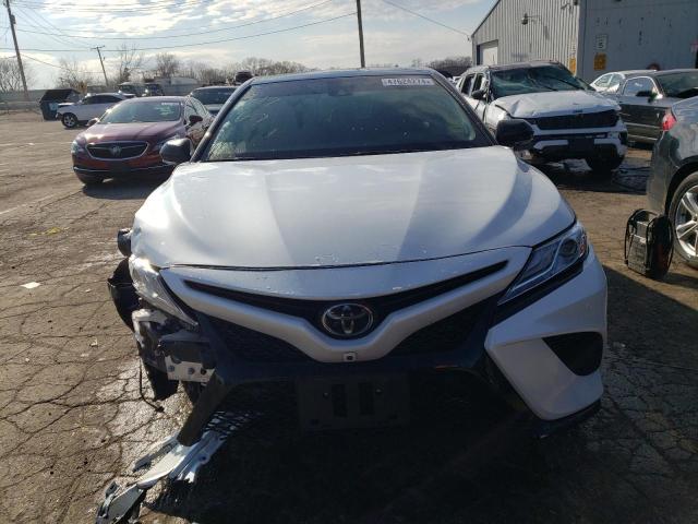 4T1K61AK7LU334564 - 2020 TOYOTA CAMRY XSE WHITE photo 5