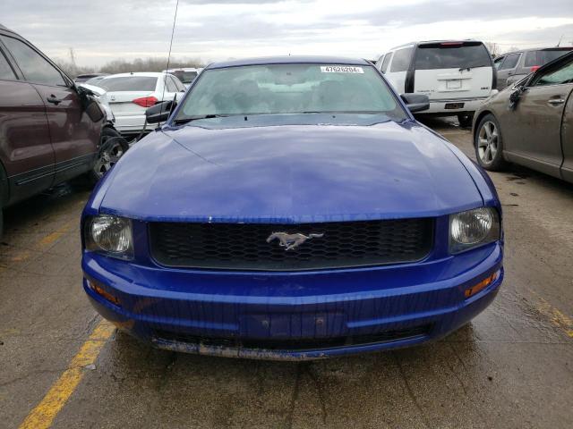 1ZVFT80N155140920 - 2005 FORD MUSTANG BLUE photo 5