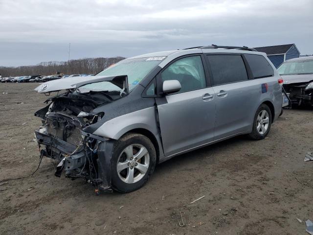 2011 TOYOTA SIENNA LE, null