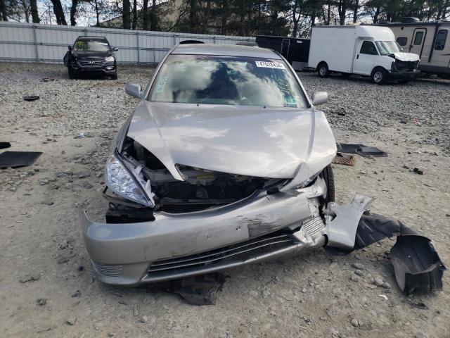 4T1BE32K25U947921 - 2005 TOYOTA CAMRY LE SILVER photo 5