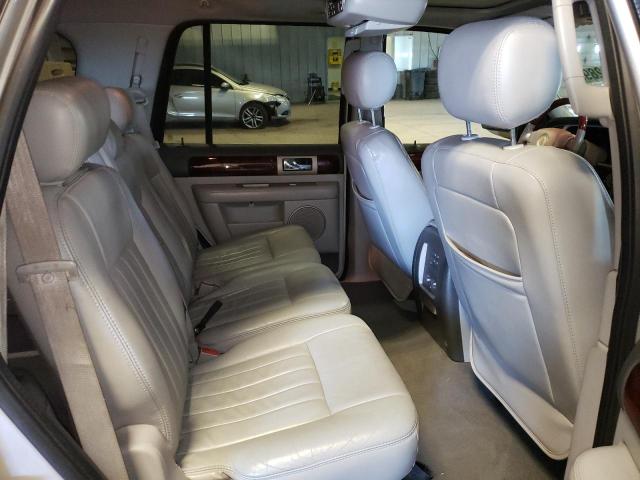 5LMFU28R24LJ40903 - 2004 LINCOLN NAVIGATOR ვერცხლისფერი ფოტო 11