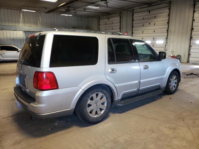 5LMFU28R24LJ40903 - 2004 LINCOLN NAVIGATOR ვერცხლისფერი ფოტო 3