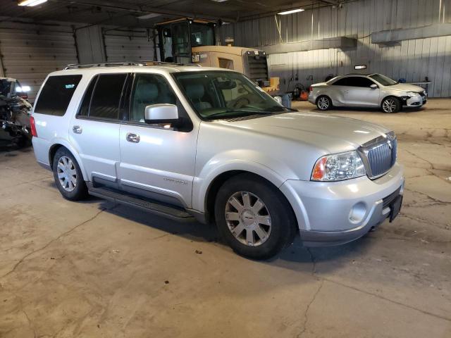 5LMFU28R24LJ40903 - 2004 LINCOLN NAVIGATOR ვერცხლისფერი ფოტო 4