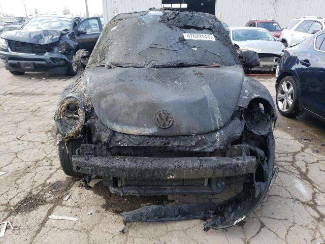 3VWFW31CX8M525947 - 2008 VOLKSWAGEN NEW BEETLE TRIPLE WHITE BURN photo 5