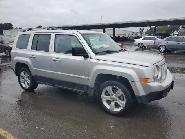 1J4NF4GB8BD282378 - 2011 JEEP PATRIOT LATITUDE SILVER photo 4