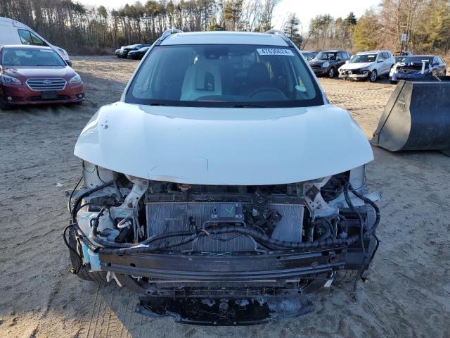 5N1AT2MV5HC843338 - 2017 NISSAN ROGUE SV WHITE photo 5