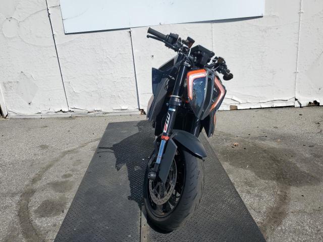 VBKV3940XLM925084 - 2020 KTM 1290 SUPER DUKE R BLACK photo 2