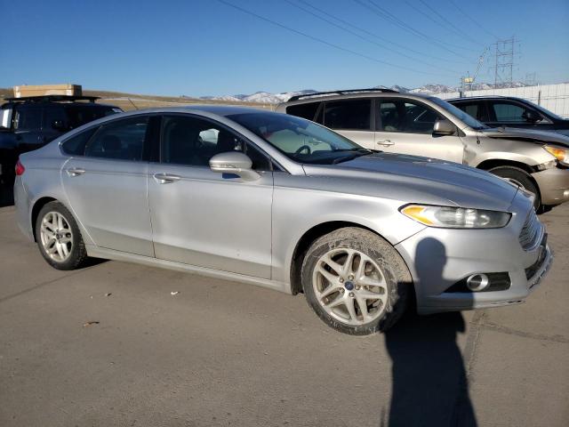 3FA6P0HD9FR256083 - 2015 FORD FUSION SE SILVER photo 4