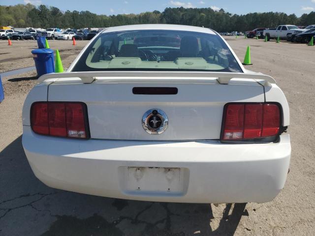 1ZVFT80N055163086 - 2005 FORD MUSTANG WHITE photo 6