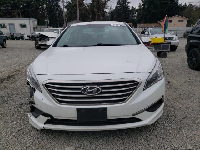 5NPE24AF3GH360144 - 2016 HYUNDAI SONATA SE WHITE photo 5