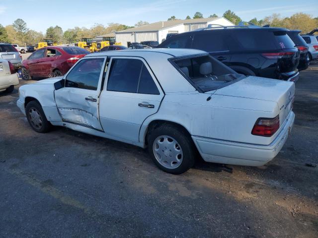 WDBEA32E8SC213307 - 1995 MERCEDES-BENZ E 320 BASE WHITE photo 2