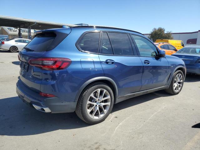 5UXTA6C06P9P81264 - 2023 BMW X5 XDRIVE45E BLUE photo 3