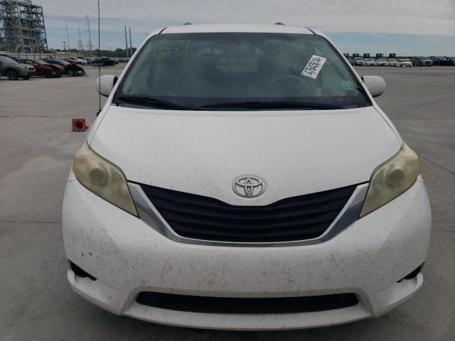 5TDKK3DC9BS063428 - 2011 TOYOTA SIENNA LE WHITE photo 5