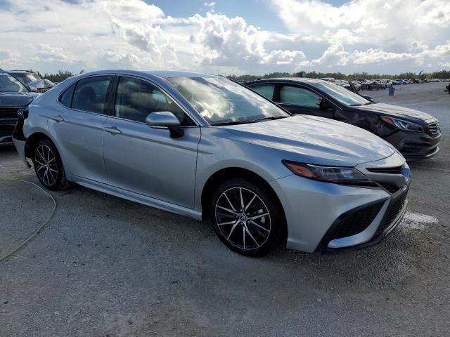 4T1G11AK1PU753858 - 2023 TOYOTA CAMRY SE NIGHT SHADE SILVER photo 4