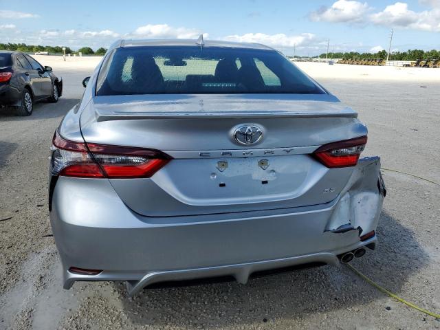 4T1G11AK1PU753858 - 2023 TOYOTA CAMRY SE NIGHT SHADE SILVER photo 6