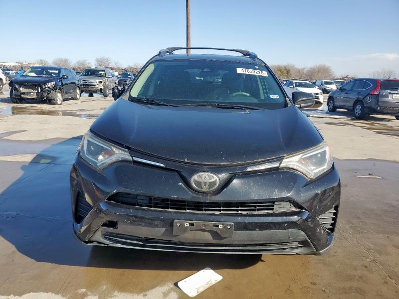 2T3ZFREV5HW376747 - 2017 TOYOTA RAV4 LE Қара фото 5